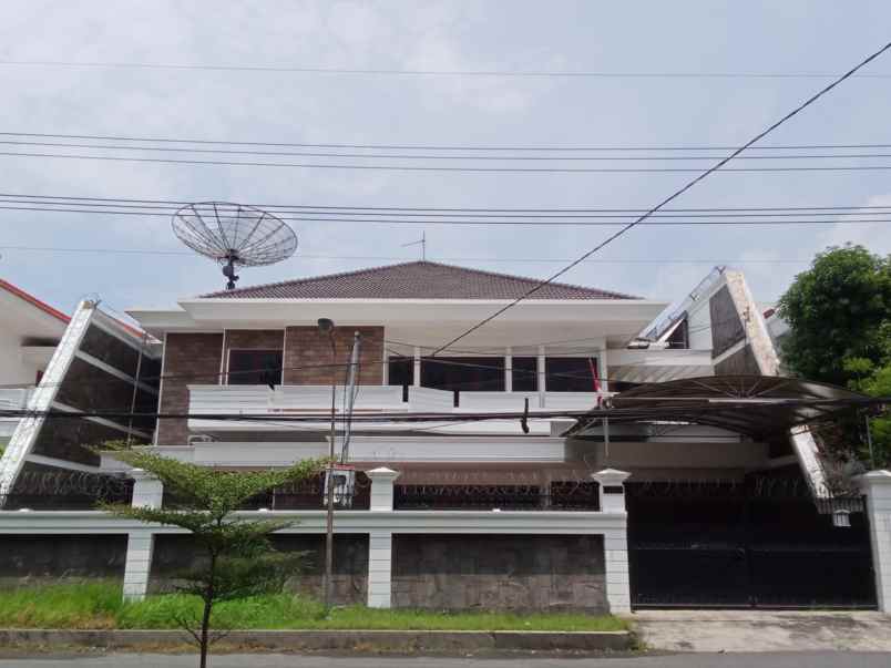 disewakan rumah satelit row 3 mobil surabaya barat