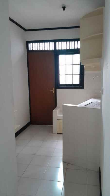 disewakan rumah terawat gegerkalong hilir bandung hook