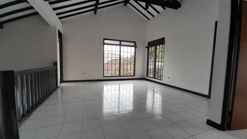 disewakan rumah terawat gegerkalong hilir bandung hook