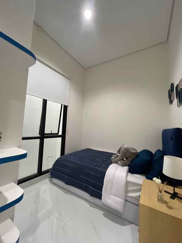 dp 50 jt rumah 3 lantai siap huni di tangerang selatan