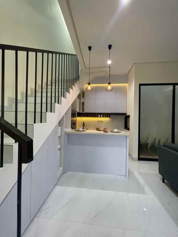 dp 50 jt rumah 3 lantai siap huni di tangerang selatan