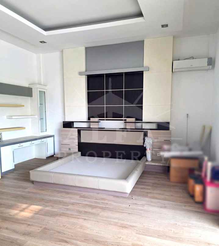 jual rumah mewah pusat kota harga dibawah njop