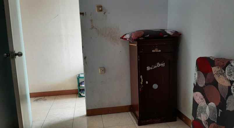 kost biru tomang tinggi strategis nyaman bebas banjir