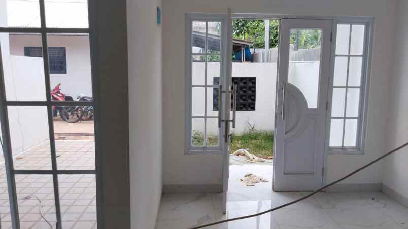 over kredit 165jt rumah 2 lantai dekat stasiun depok