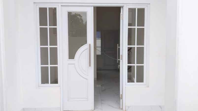 over kredit 165jt rumah 2 lantai dekat stasiun depok