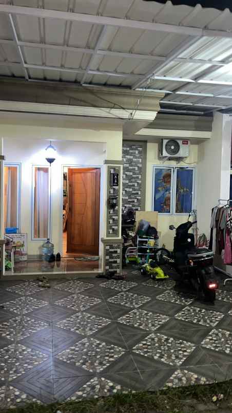 over kredit 60jt rumah dekat stasiun depok