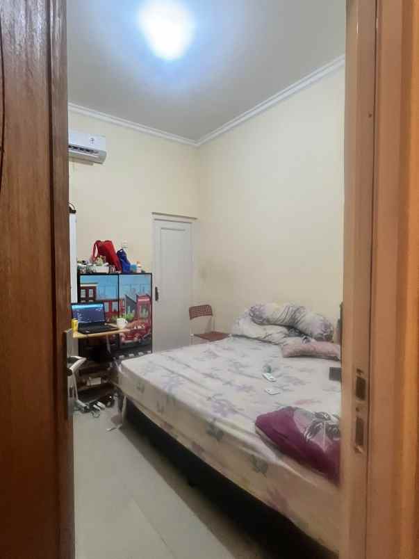 over kredit 60jt rumah dekat stasiun depok