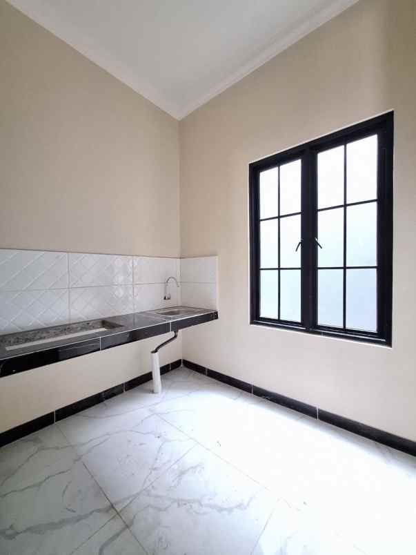 rumah 2 lantai classic eropa di grand depok city