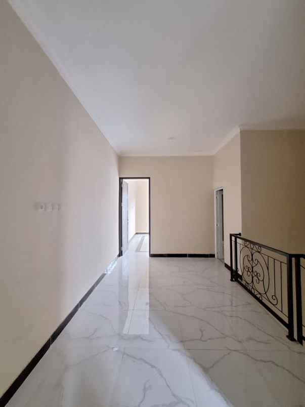 rumah 2 lantai classic eropa di grand depok city