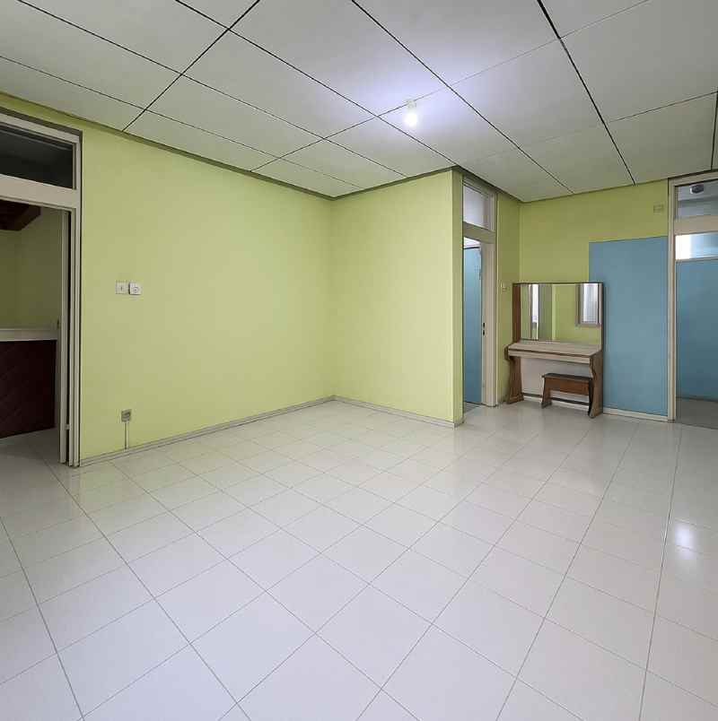 rumah 2 lantai di jalan terandam 1 nomor 13
