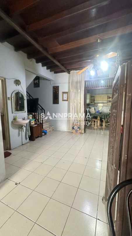 rumah 2 lantai semi furnished di depok