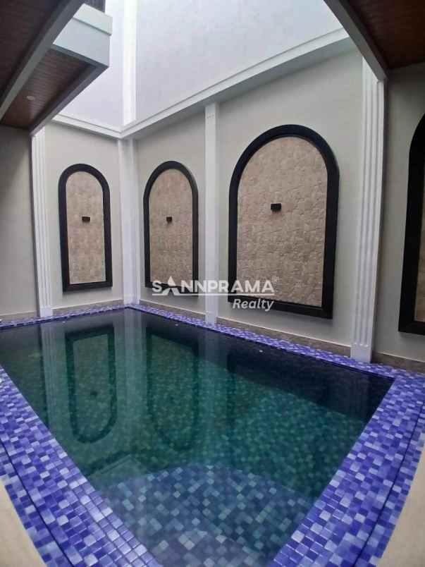 rumah 2 lantai siap huni ada pool di tanah baru depok