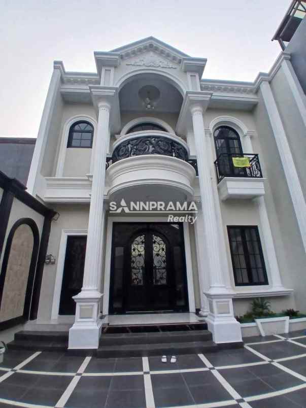 rumah 2 lantai siap huni ada pool di tanah baru depok