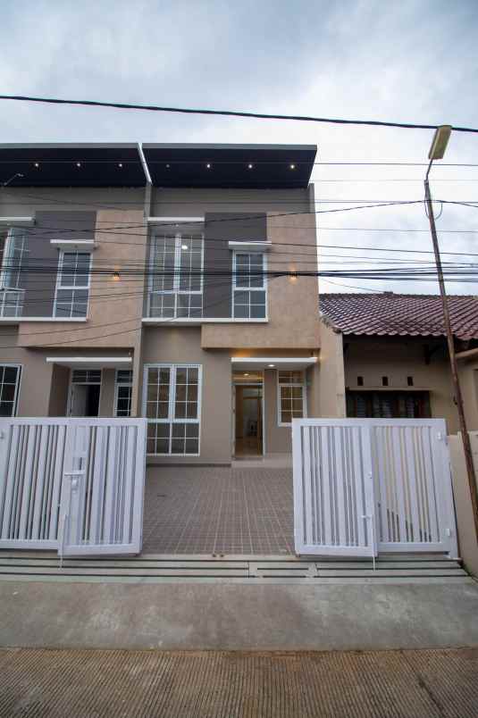 rumah 2 lantai siap huni di arcamanik bandung