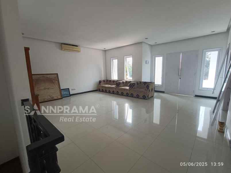 rumah 2 lt dan rooftop di jalan margonda depok