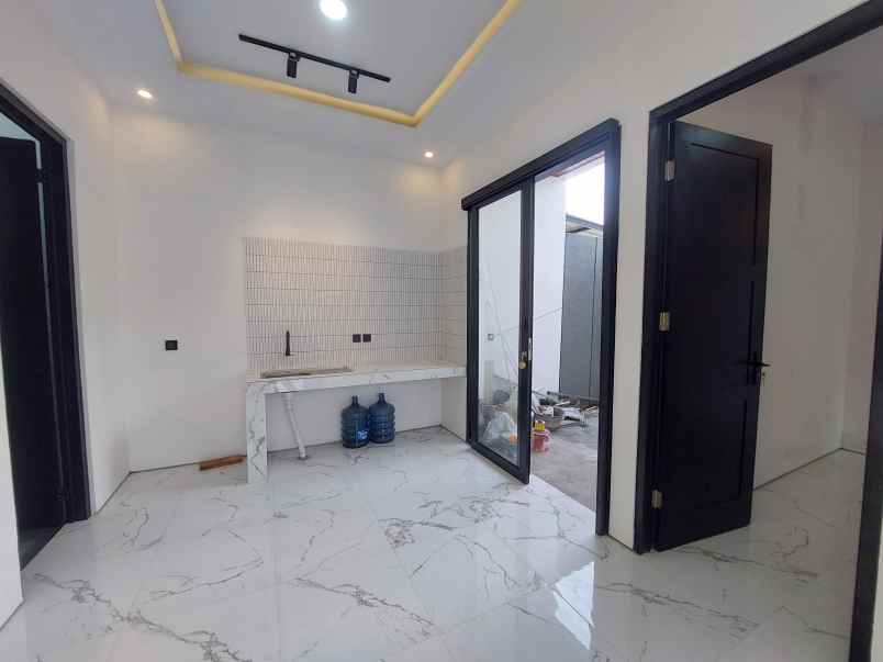 rumah baru 2 lantai modern minimalis di sewon