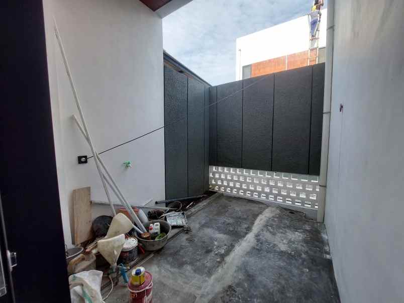 rumah baru 2 lantai modern minimalis di sewon