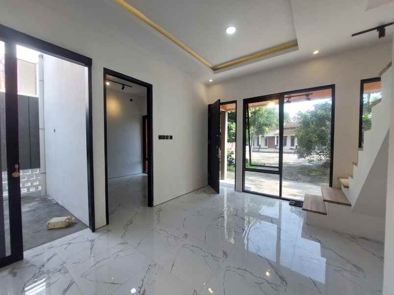 rumah baru 2 lantai modern minimalis di sewon