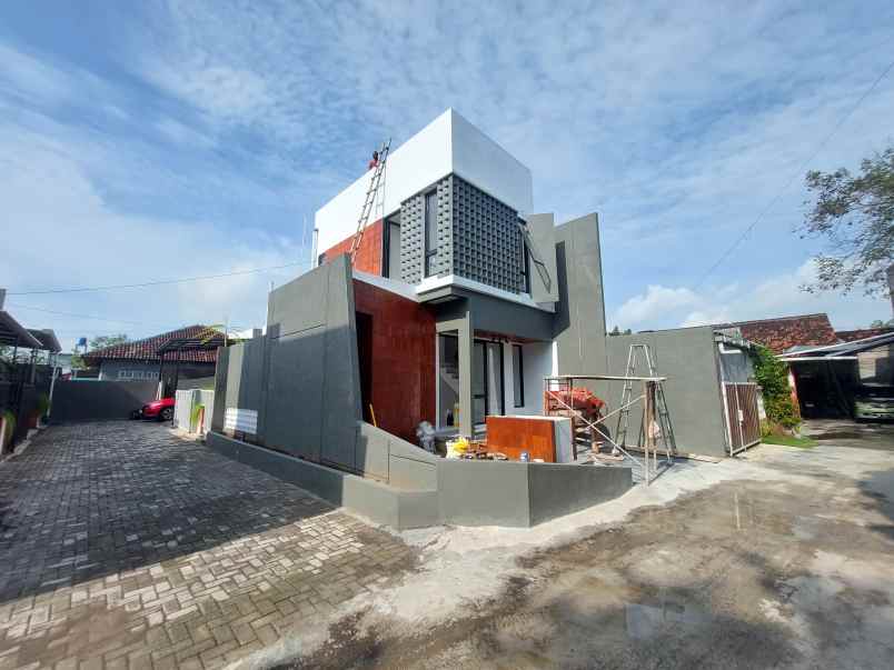 rumah baru 2 lantai modern minimalis di sewon
