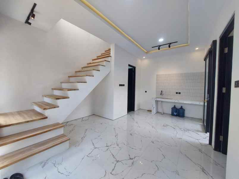 rumah baru 2 lantai modern minimalis di sewon