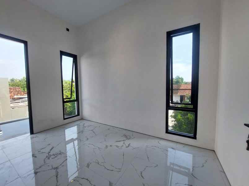 rumah baru 2 lantai modern minimalis di sewon