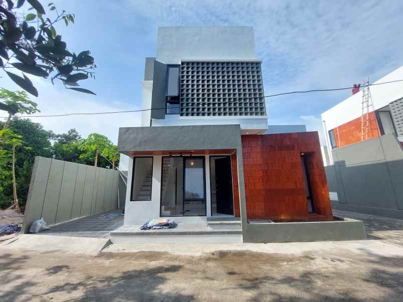 rumah baru 2 lantai modern minimalis di sewon