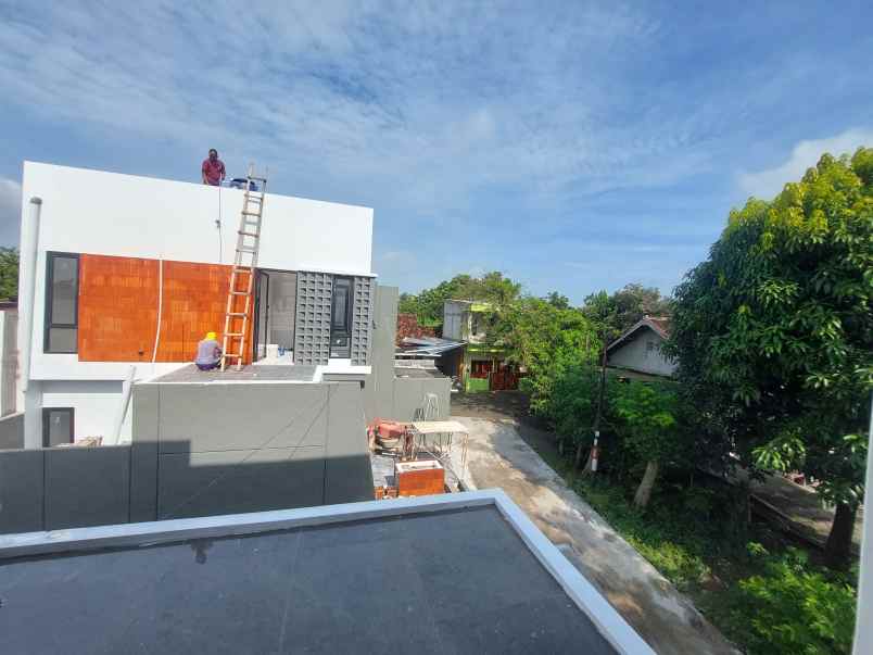 rumah baru 2 lantai modern minimalis di sewon