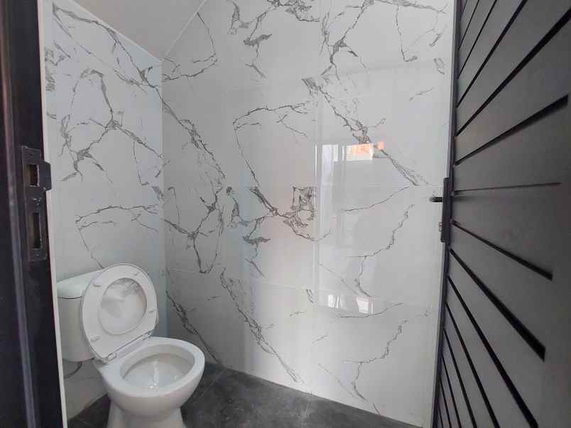 rumah baru 2 lantai modern minimalis di sewon