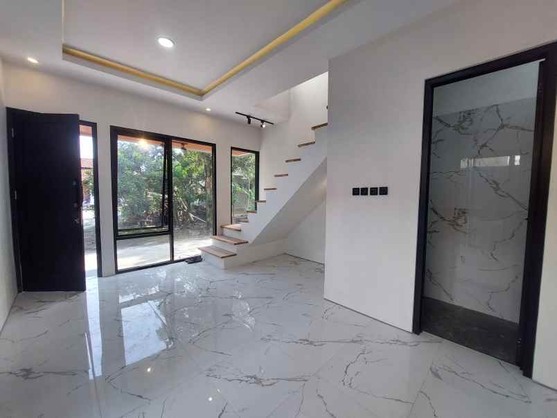 rumah baru 2 lantai modern minimalis di sewon