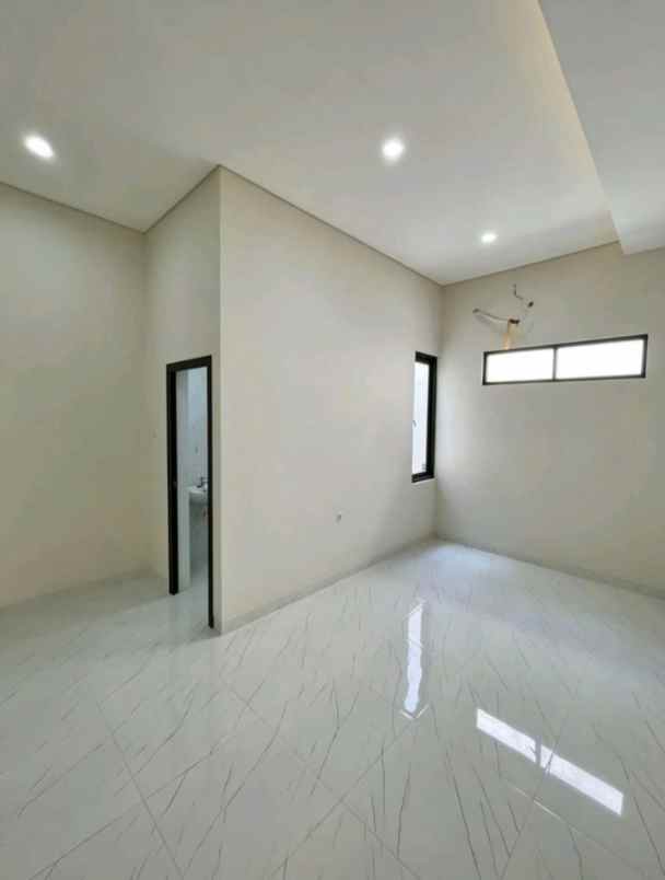 rumah baru 2 lantai tenggilis mejoyo selatan surabaya
