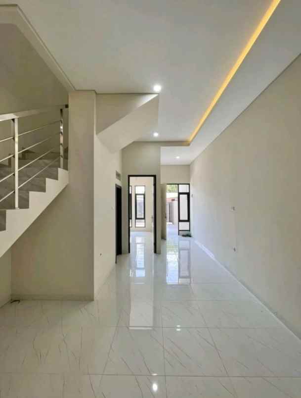 rumah baru 2 lantai tenggilis mejoyo selatan surabaya
