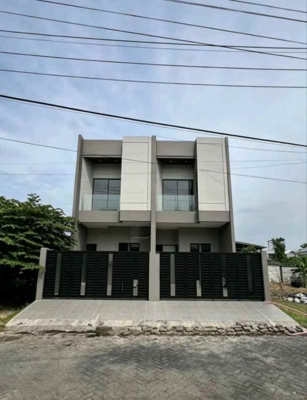 rumah baru 2 lantai tenggilis mejoyo selatan surabaya