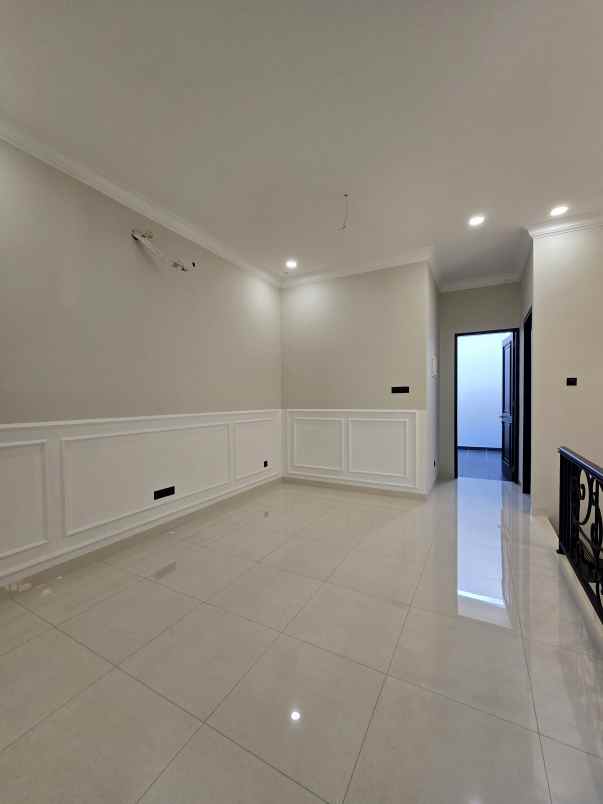 rumah baru design klasik modern di duren sawit jaktim