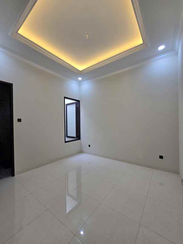 rumah baru design klasik modern di duren sawit jaktim