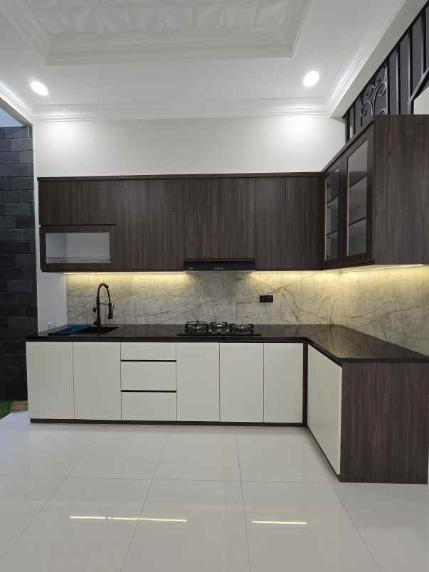rumah baru design klasik modern di duren sawit jaktim