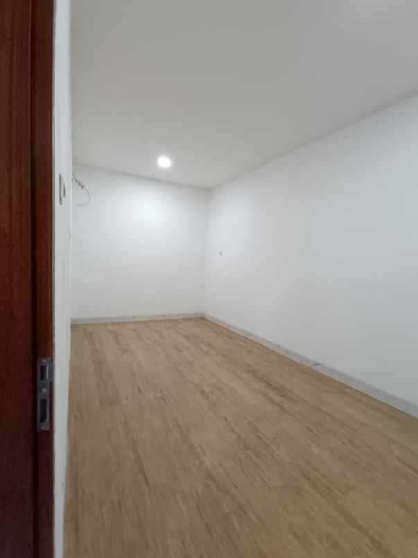 rumah baru minimalis di taman palem lestari