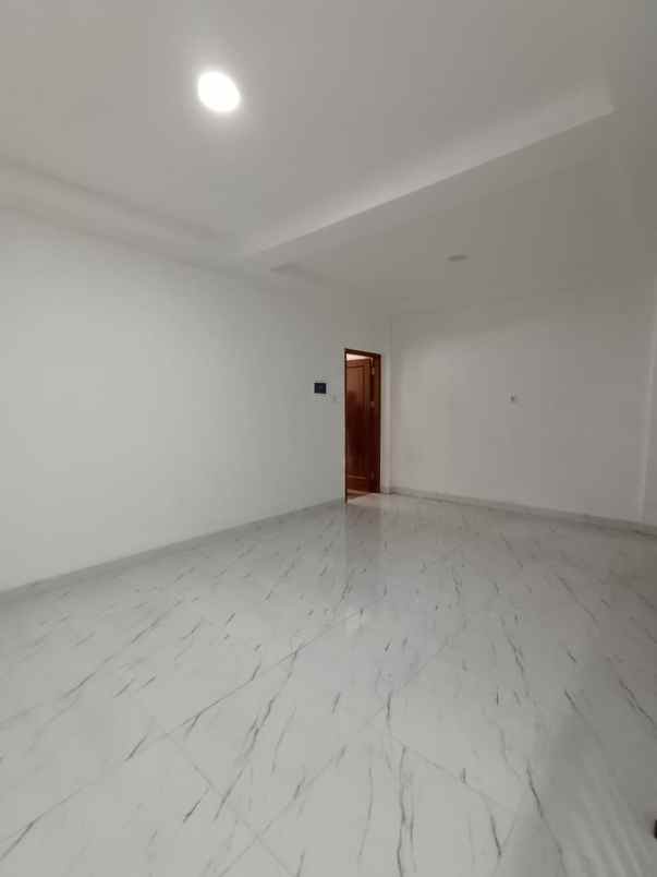 rumah baru minimalis di taman palem lestari