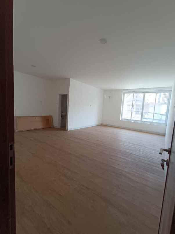 rumah baru minimalis di taman palem lestari