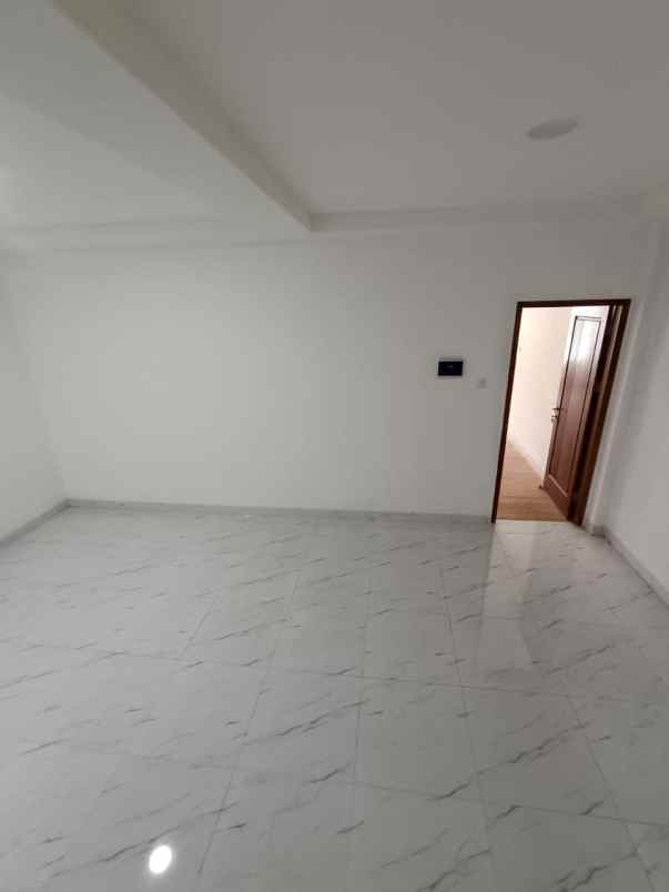 rumah baru minimalis di taman palem lestari