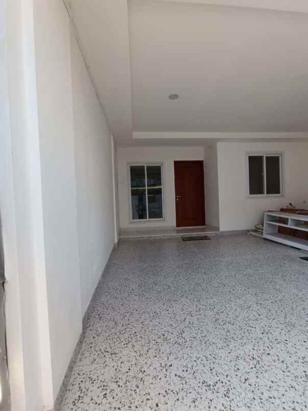 rumah baru minimalis di taman palem lestari