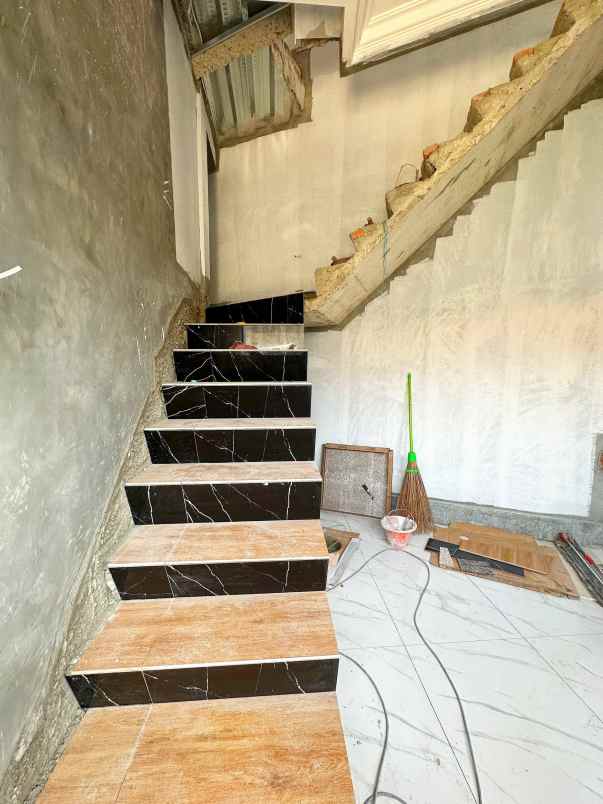 rumah baru minimalis modern di ciracas jakarta timur