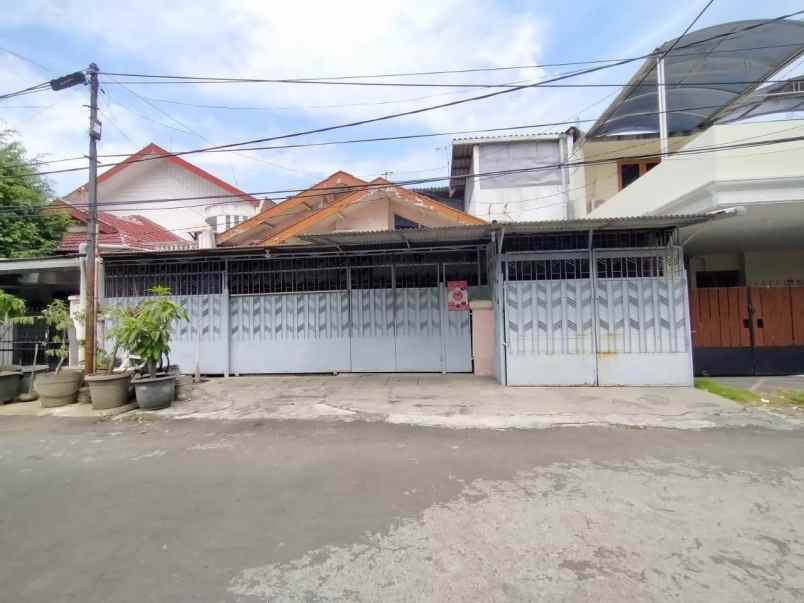 rumah baruk terawat siap huni row jln 2 5 mobil