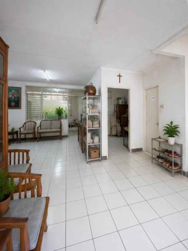 rumah dalam cluster srengseng kembangan jakarta barat