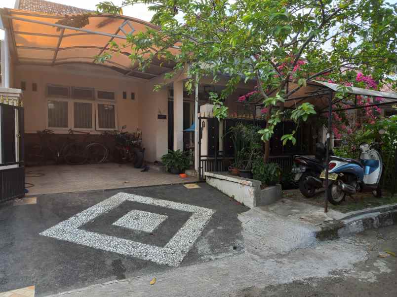 rumah dalam cluster taman