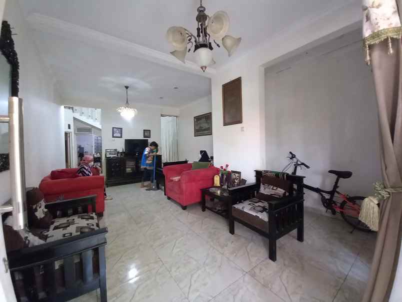 rumah dalam cluster taman