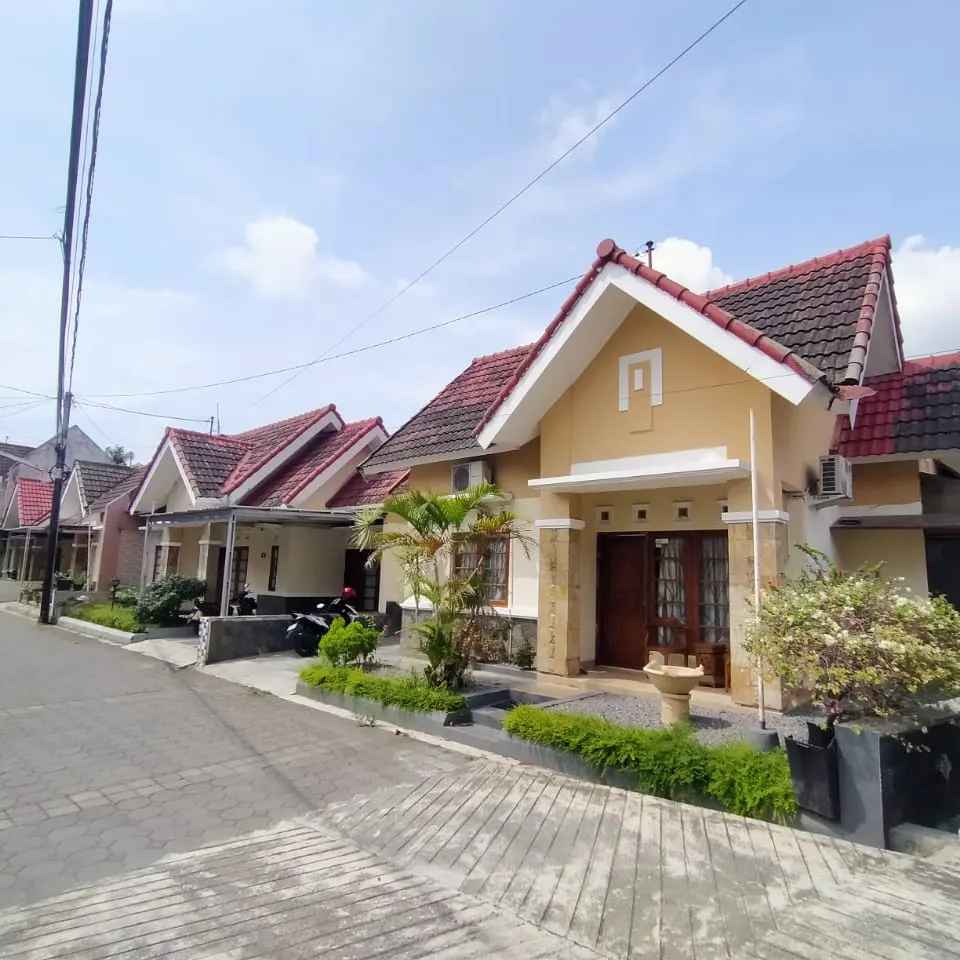 Rumah Dalam Komplek Di Jl Kaliurang Km 10 Sleman