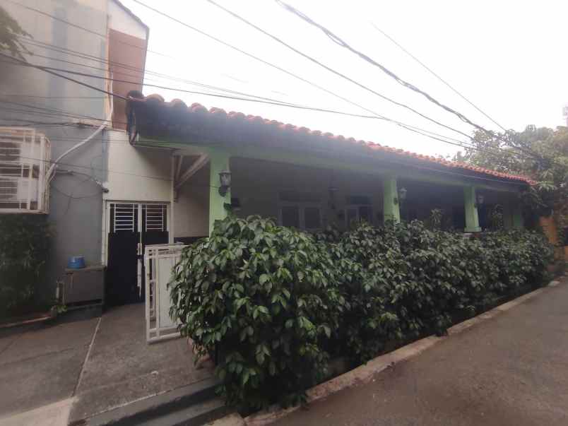 rumah dan kosan 2 lantai 8 pintu di kemang jaksel