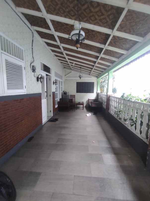 rumah dan kosan 2 lantai 8 pintu di kemang jaksel