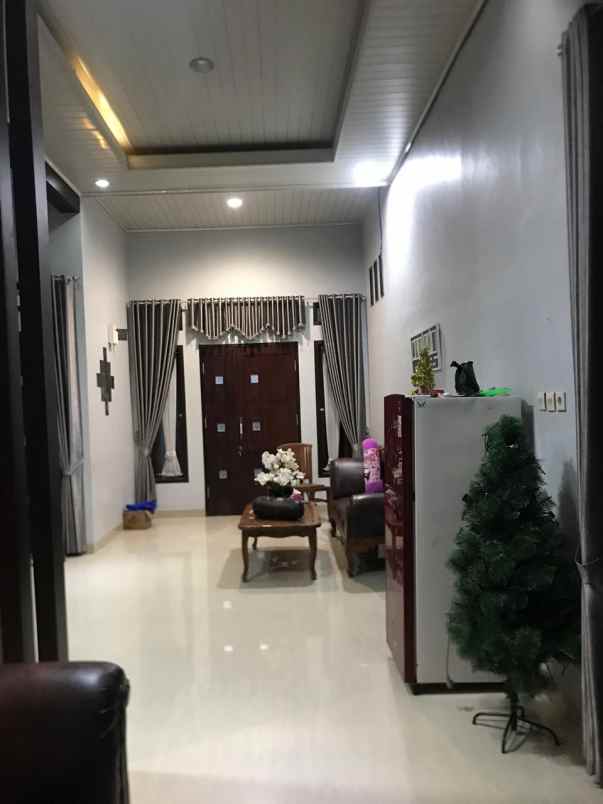 rumah dekat taman rainbow alamanda regency tambun
