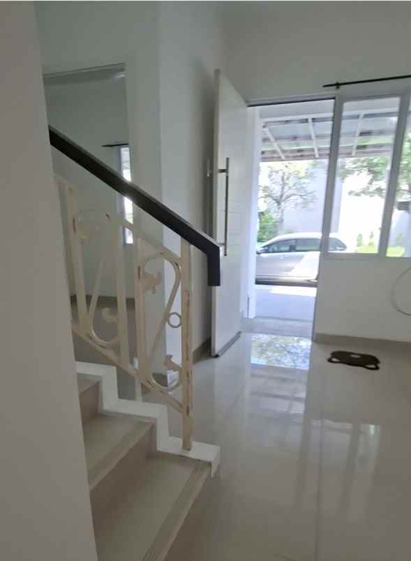 rumah di cluster thames jgc jakarta timur